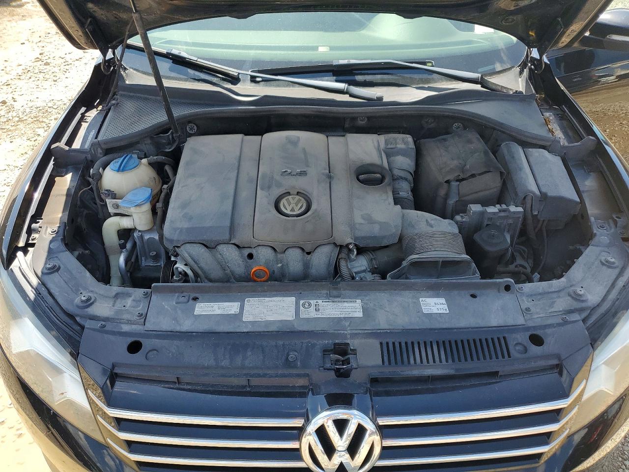 2013 VOLKSWAGEN PASSAT