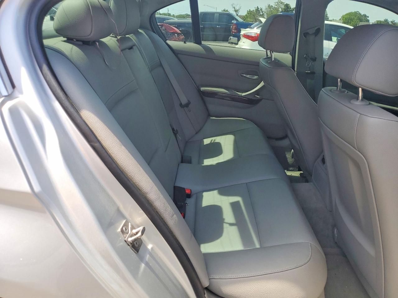 2011 BMW 2 SERIES