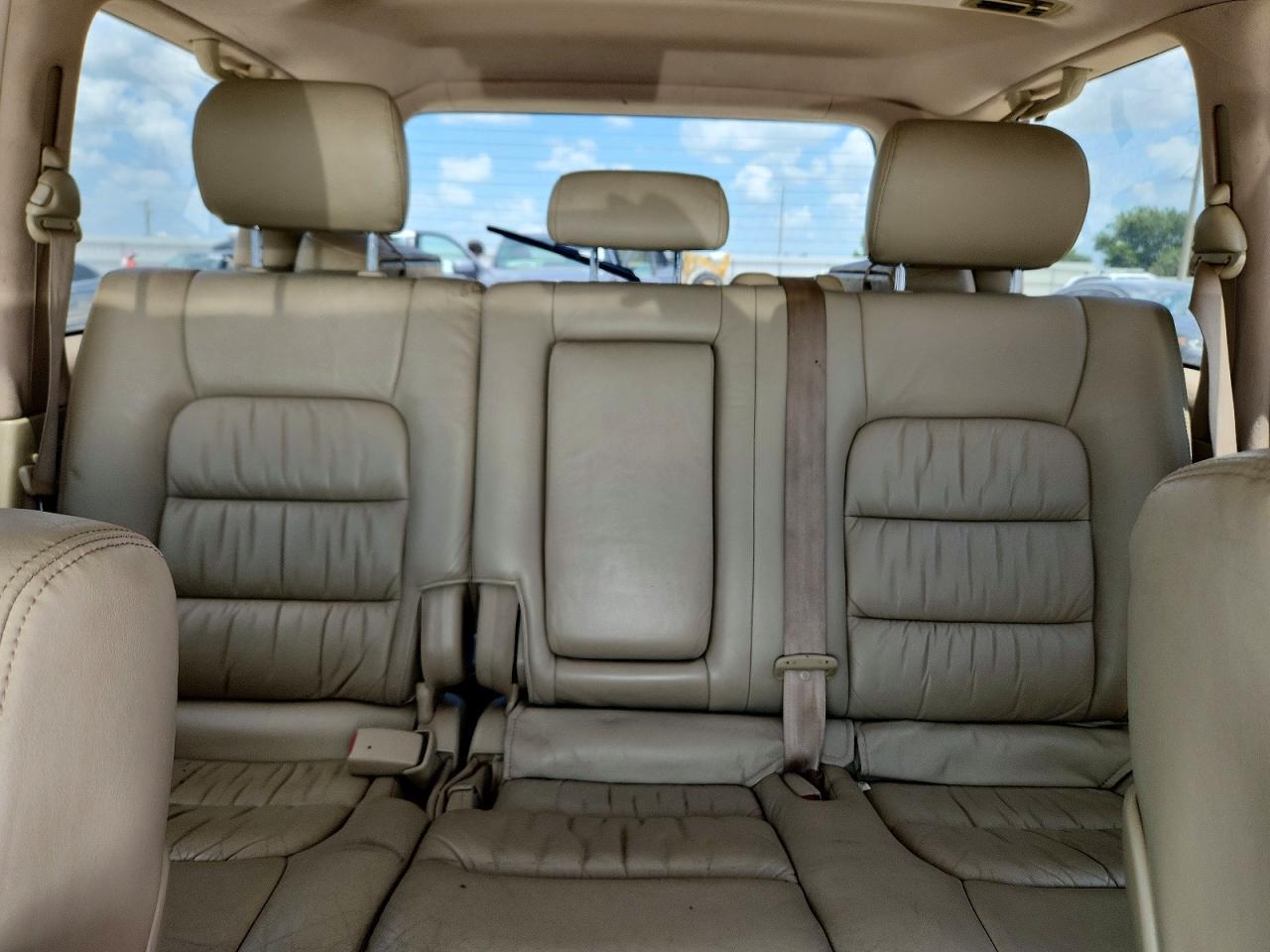 2004 LEXUS LX470