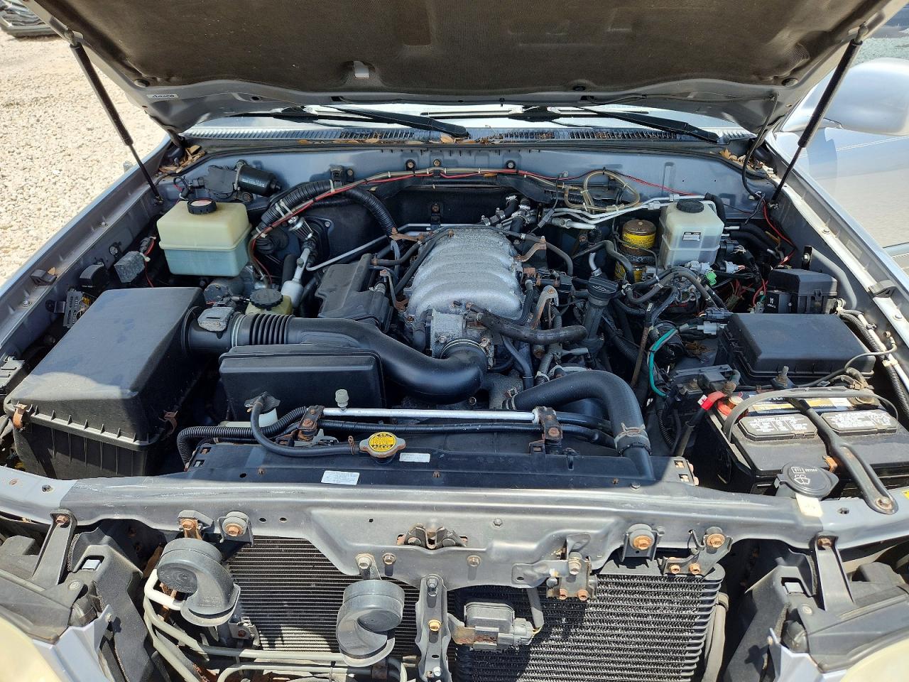 2004 LEXUS LX470