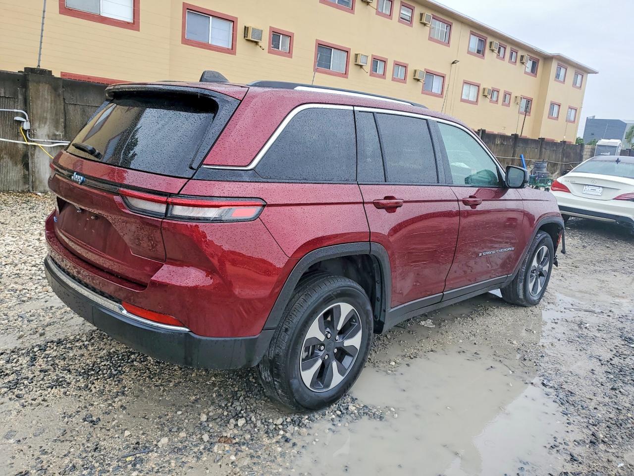 2023 JEEP CHEROKEE