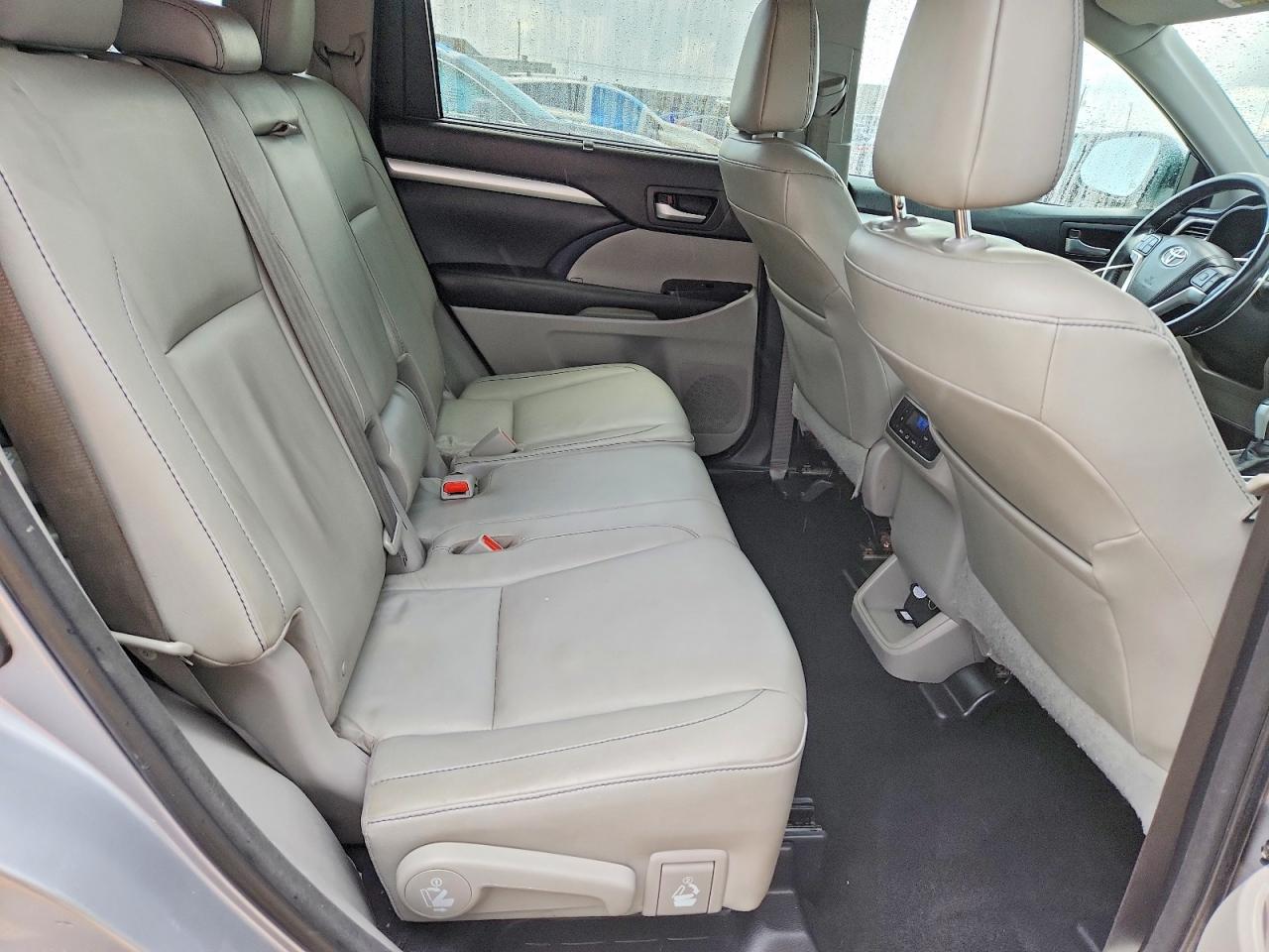 2016 TOYOTA HIGHLANDER