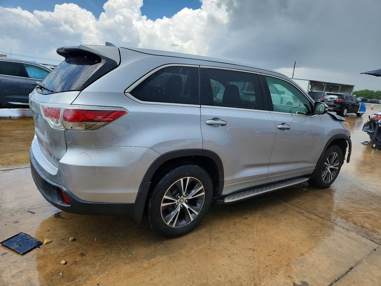 2016 TOYOTA HIGHLANDER