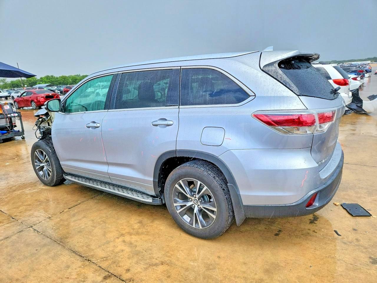 2016 TOYOTA HIGHLANDER