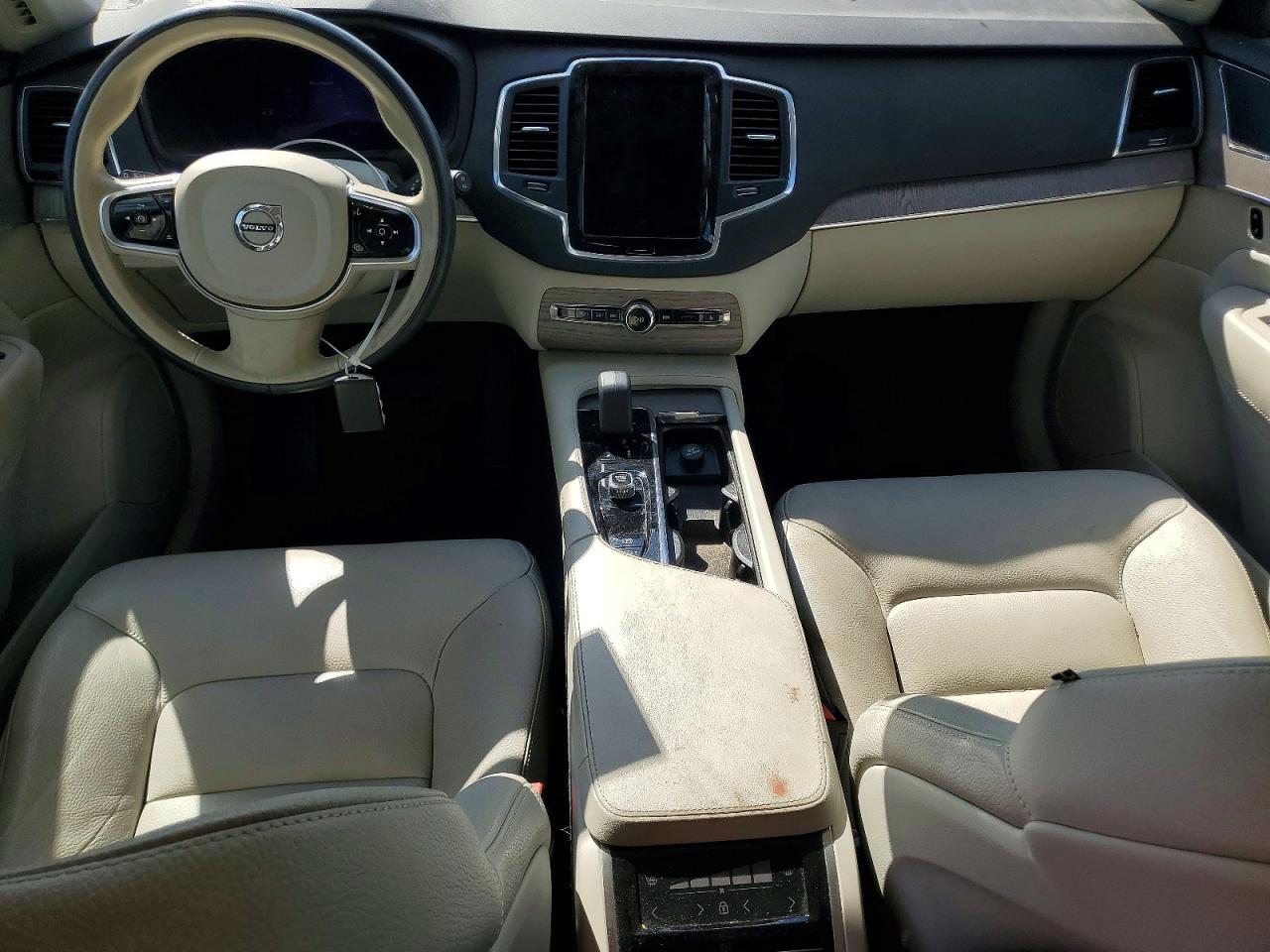 2023 VOLVO XC90
