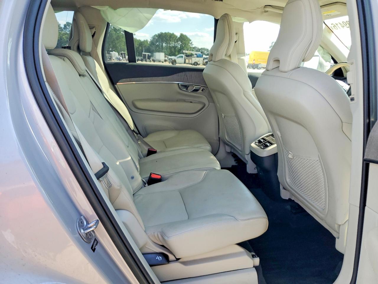 2023 VOLVO XC90