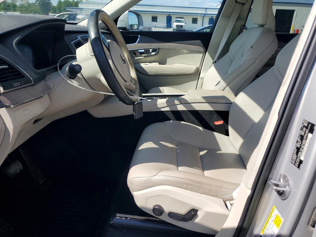 2023 VOLVO XC90