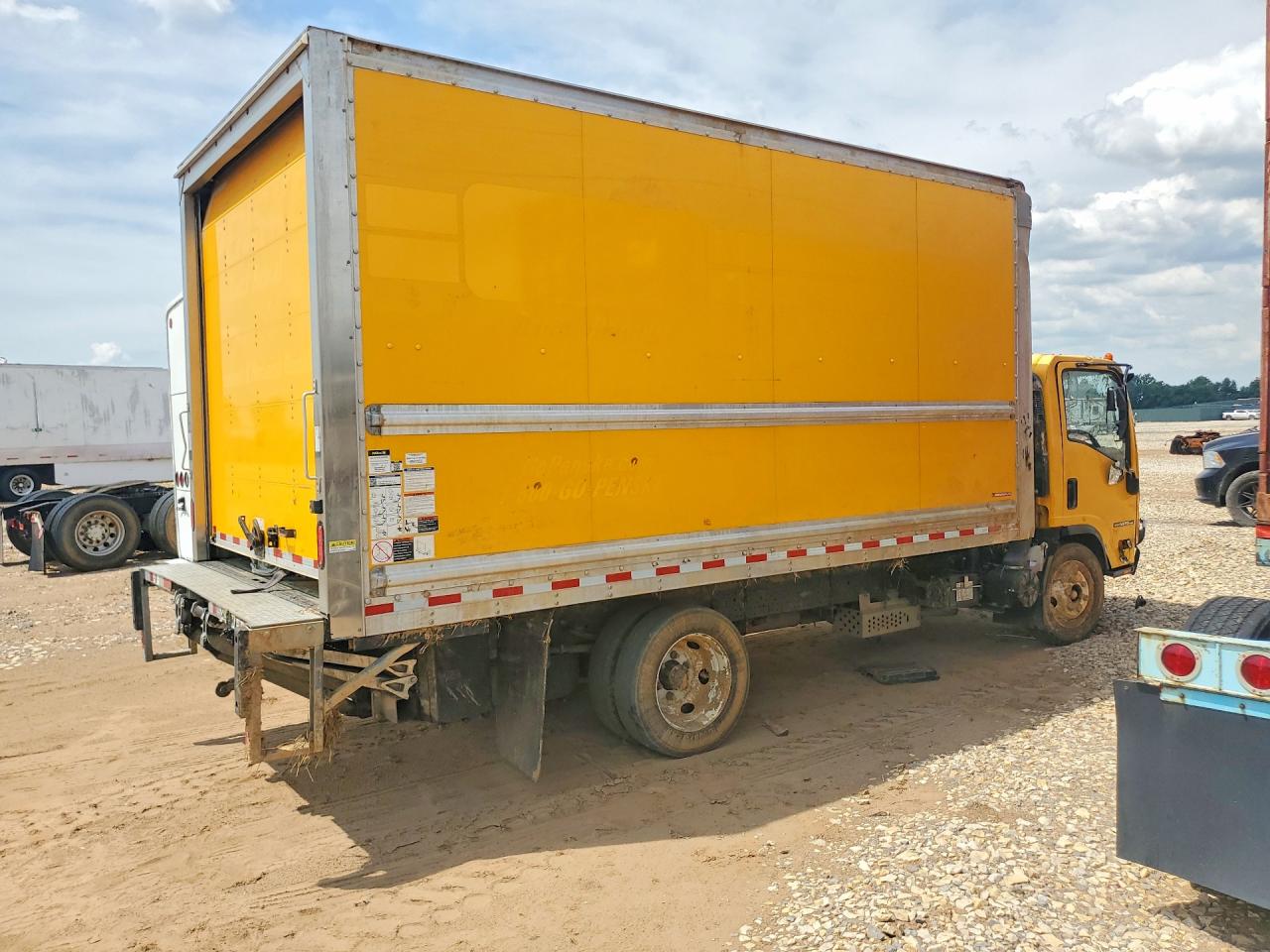 2023 ISUZU NPR