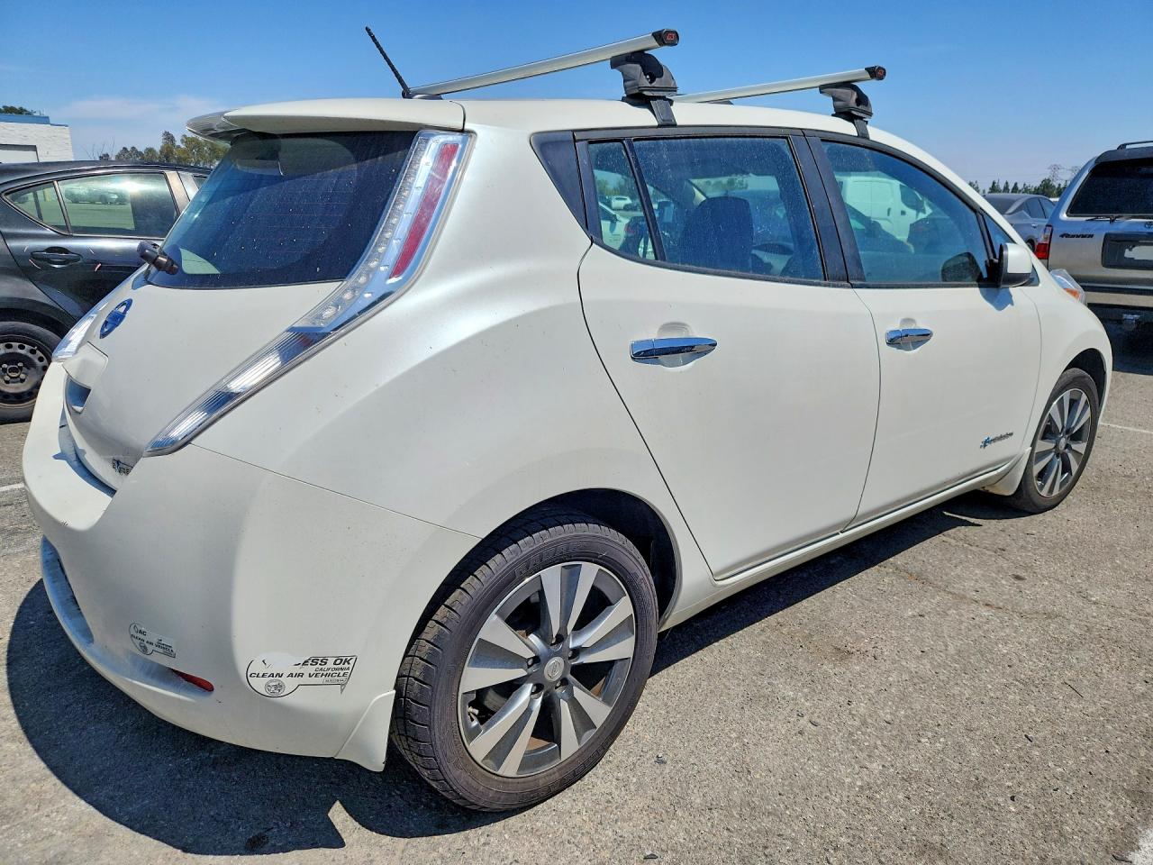 2016 NISSAN LEAF