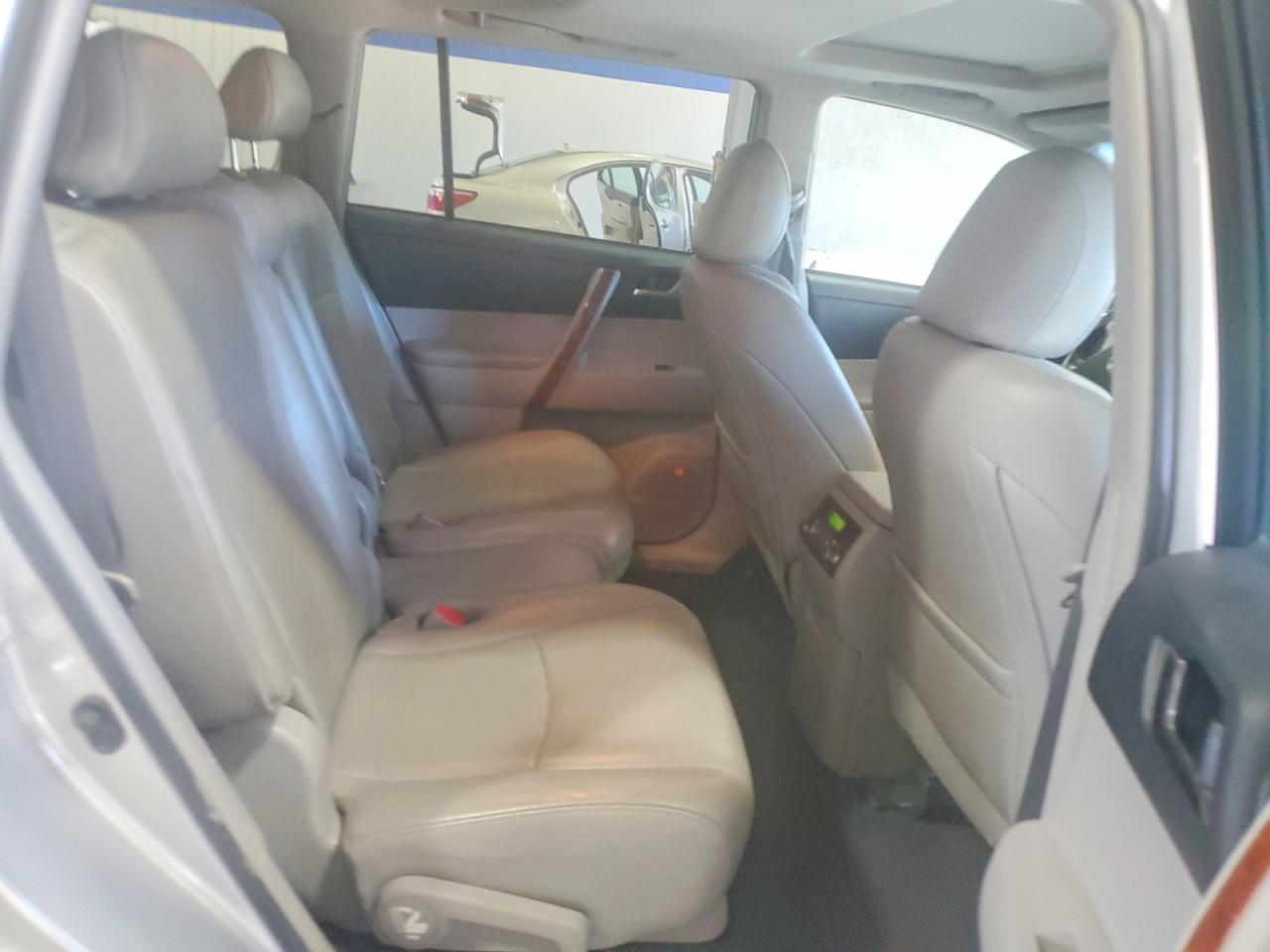 2013 TOYOTA HIGHLANDER