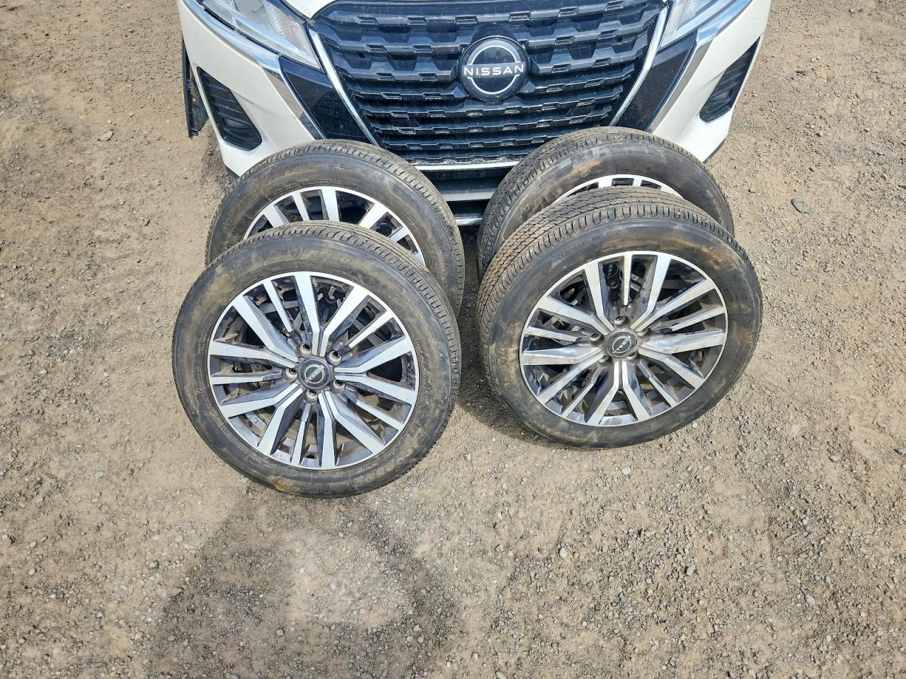 2024 NISSAN KICKS