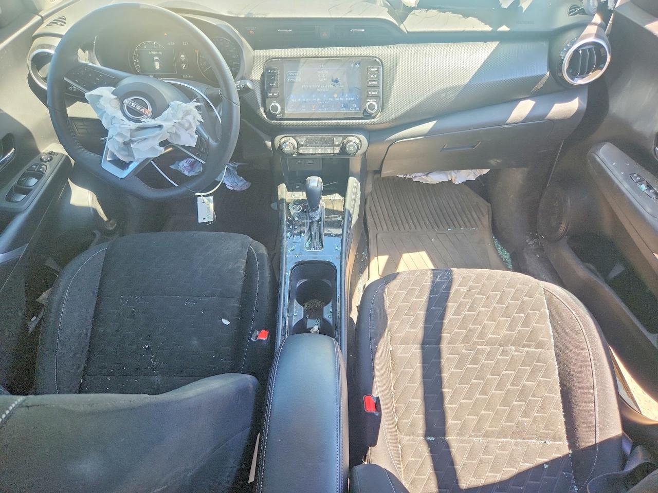 2024 NISSAN KICKS
