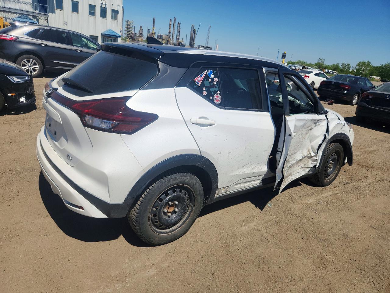2024 NISSAN KICKS