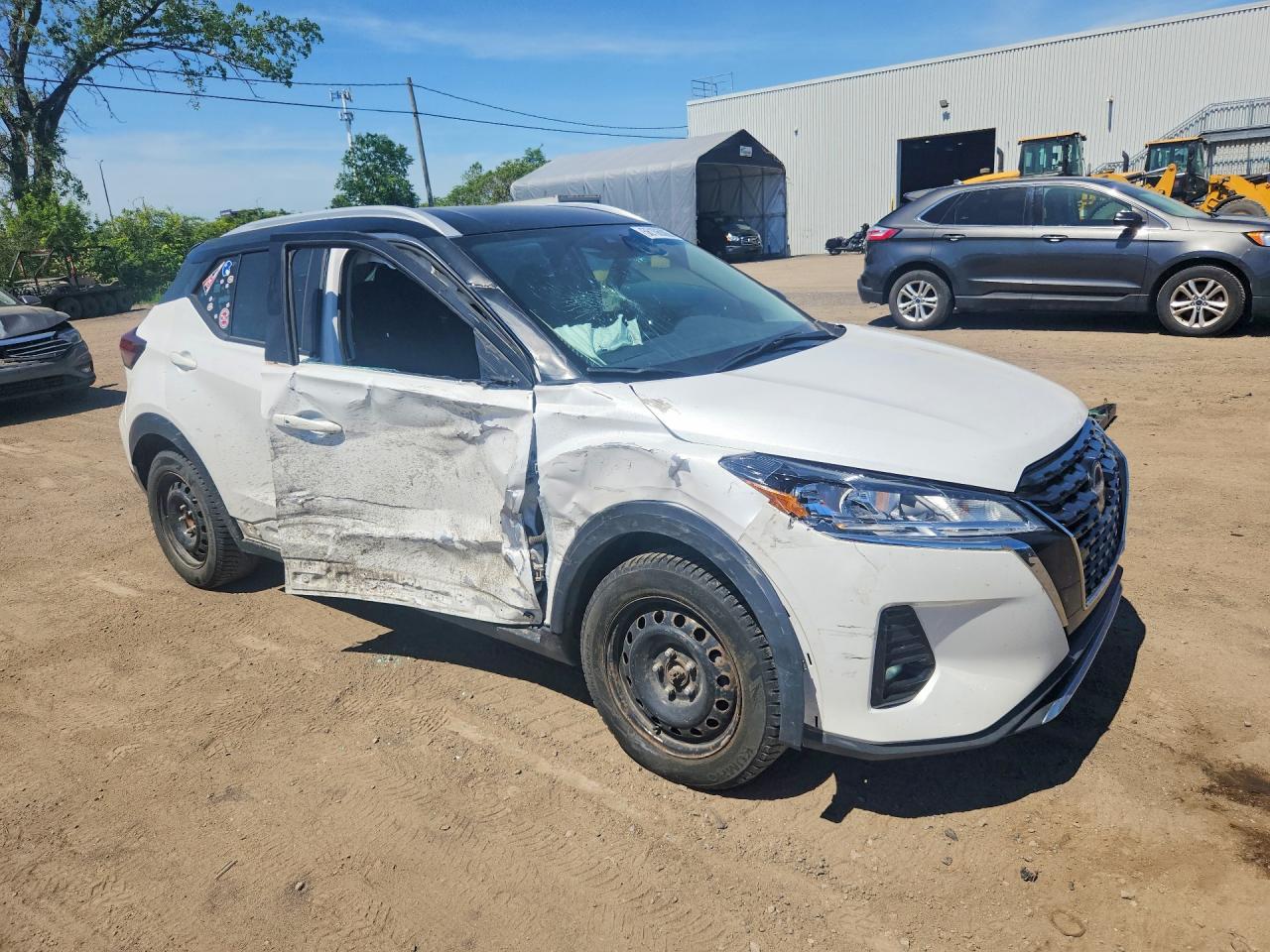 2024 NISSAN KICKS