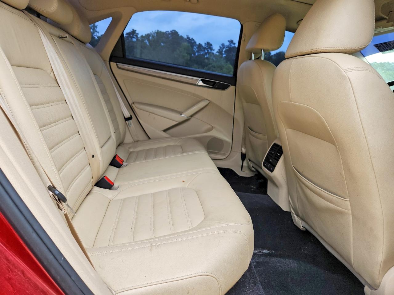 2017 VOLKSWAGEN PASSAT