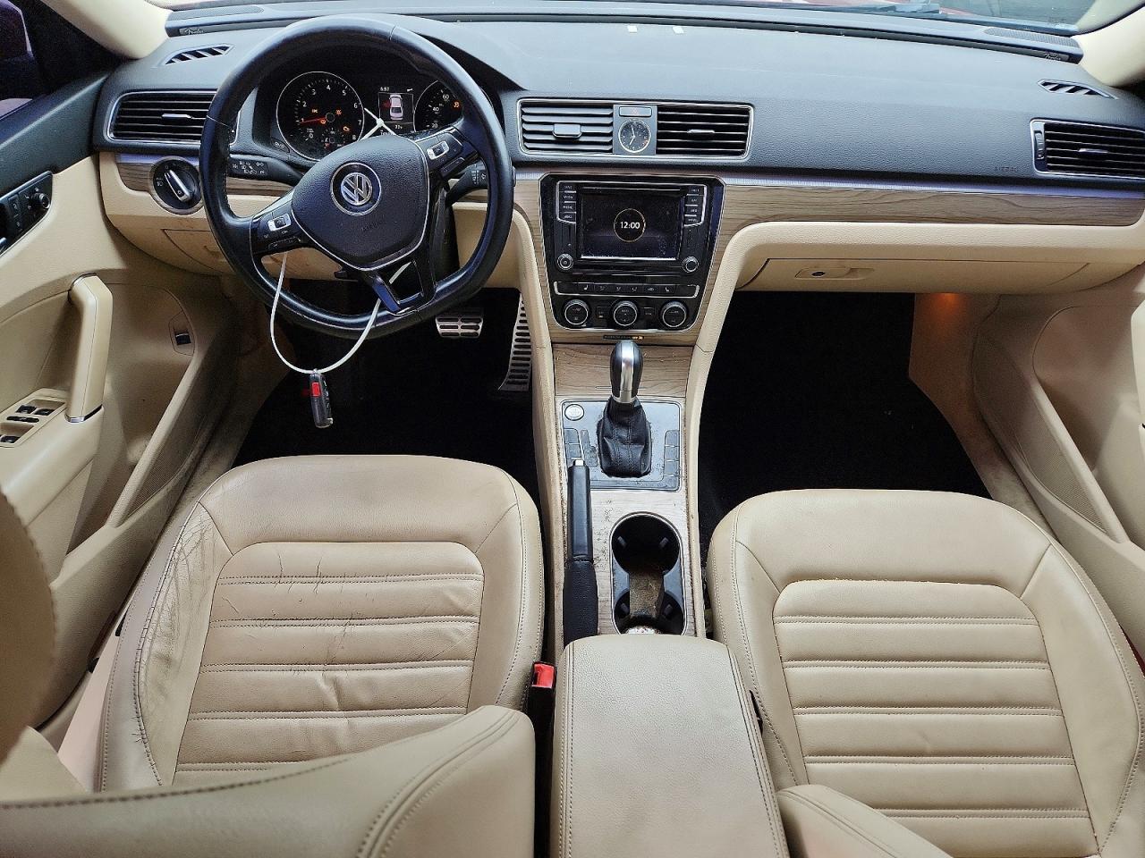 2017 VOLKSWAGEN PASSAT