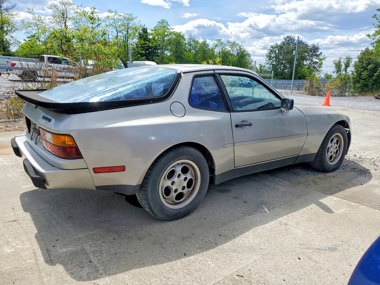 1984 PORSCHE 944
