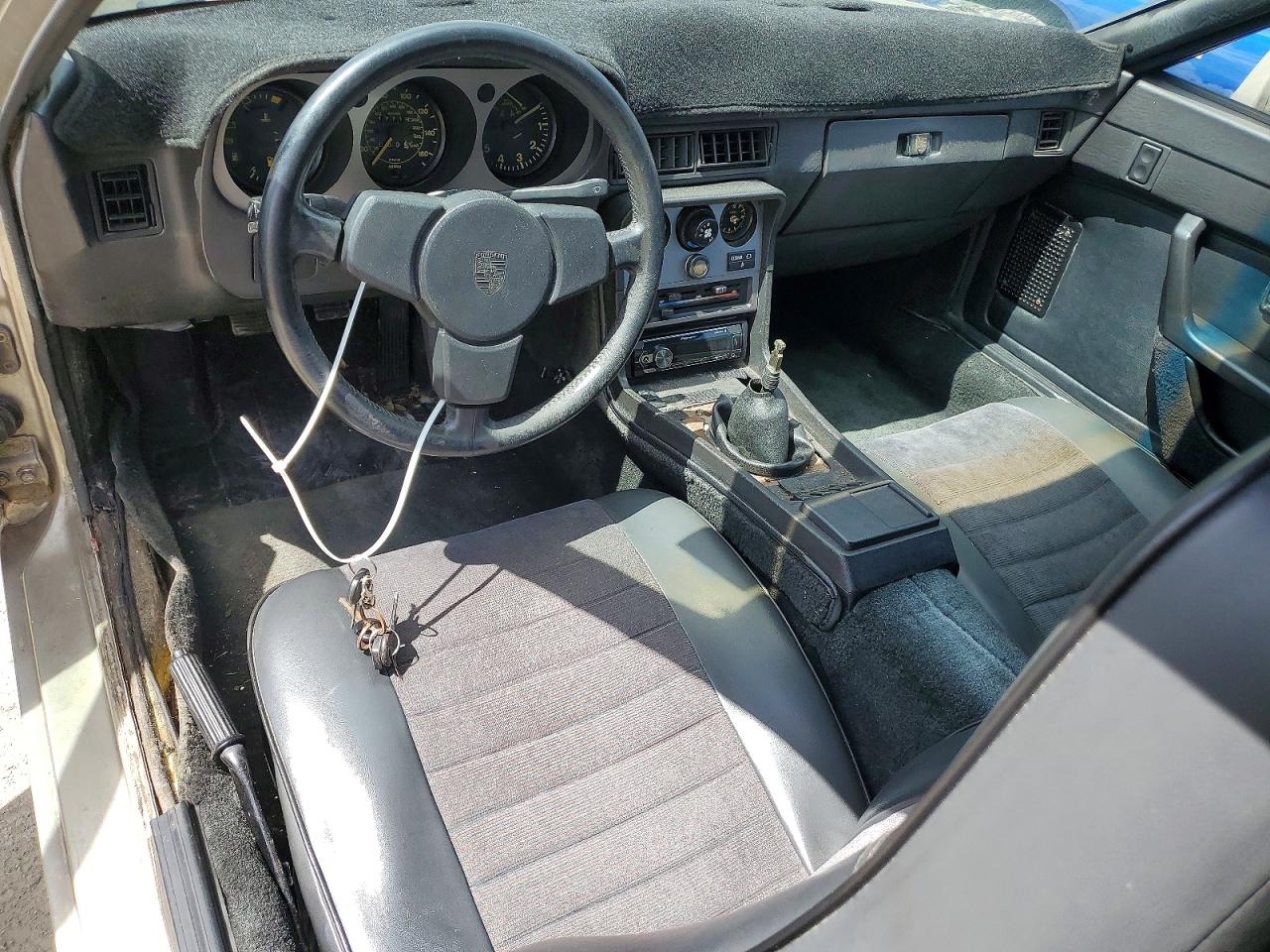 1984 PORSCHE 944