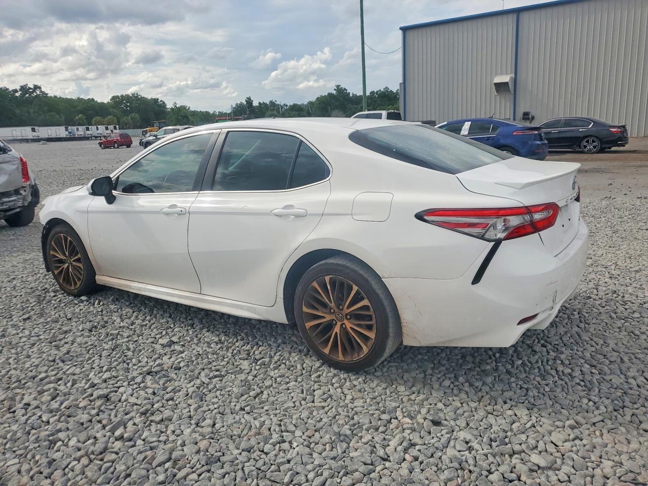 2018 TOYOTA CAMRY