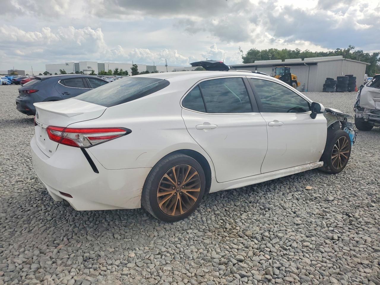2018 TOYOTA CAMRY