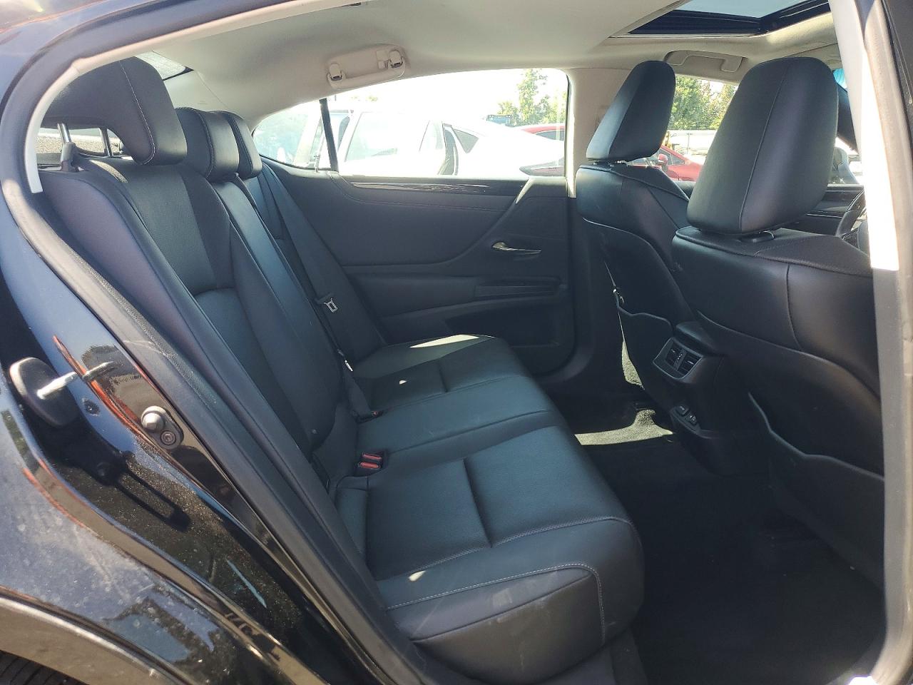 2021 LEXUS ES250
