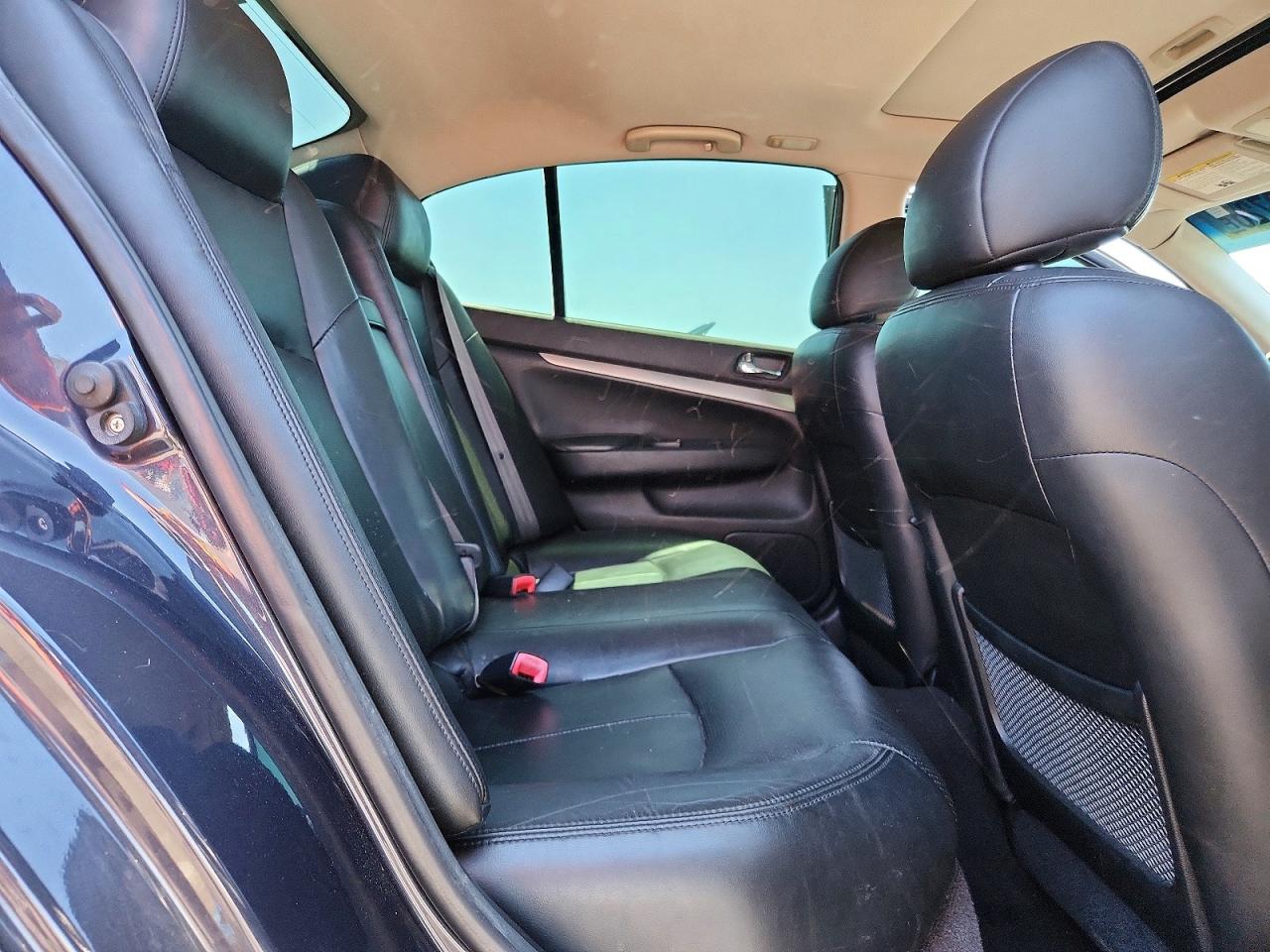 2011 INFINITI G37