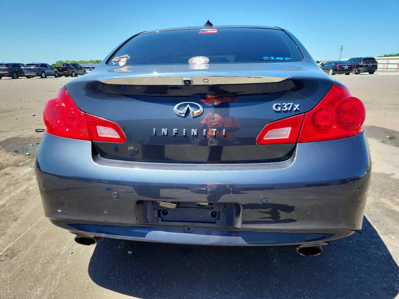 2011 INFINITI G37
