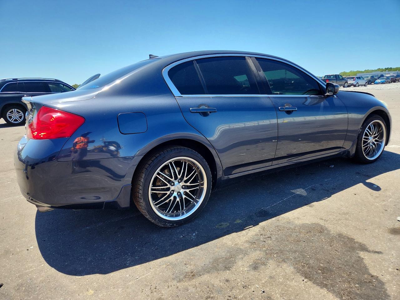 2011 INFINITI G37