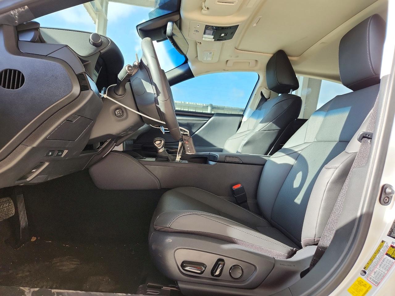 2025 LEXUS ES350