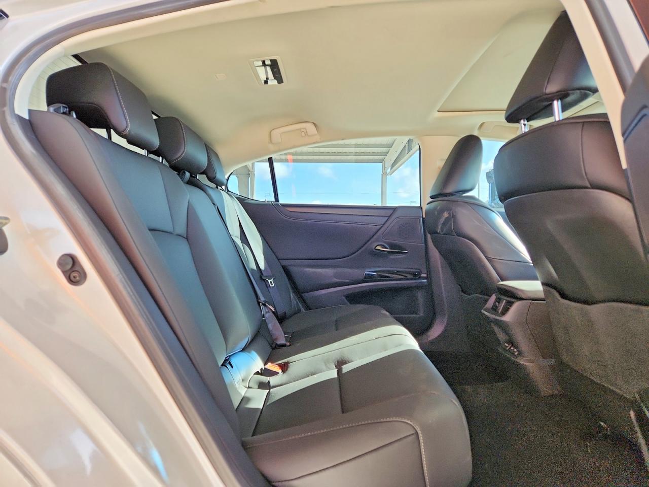2025 LEXUS ES350