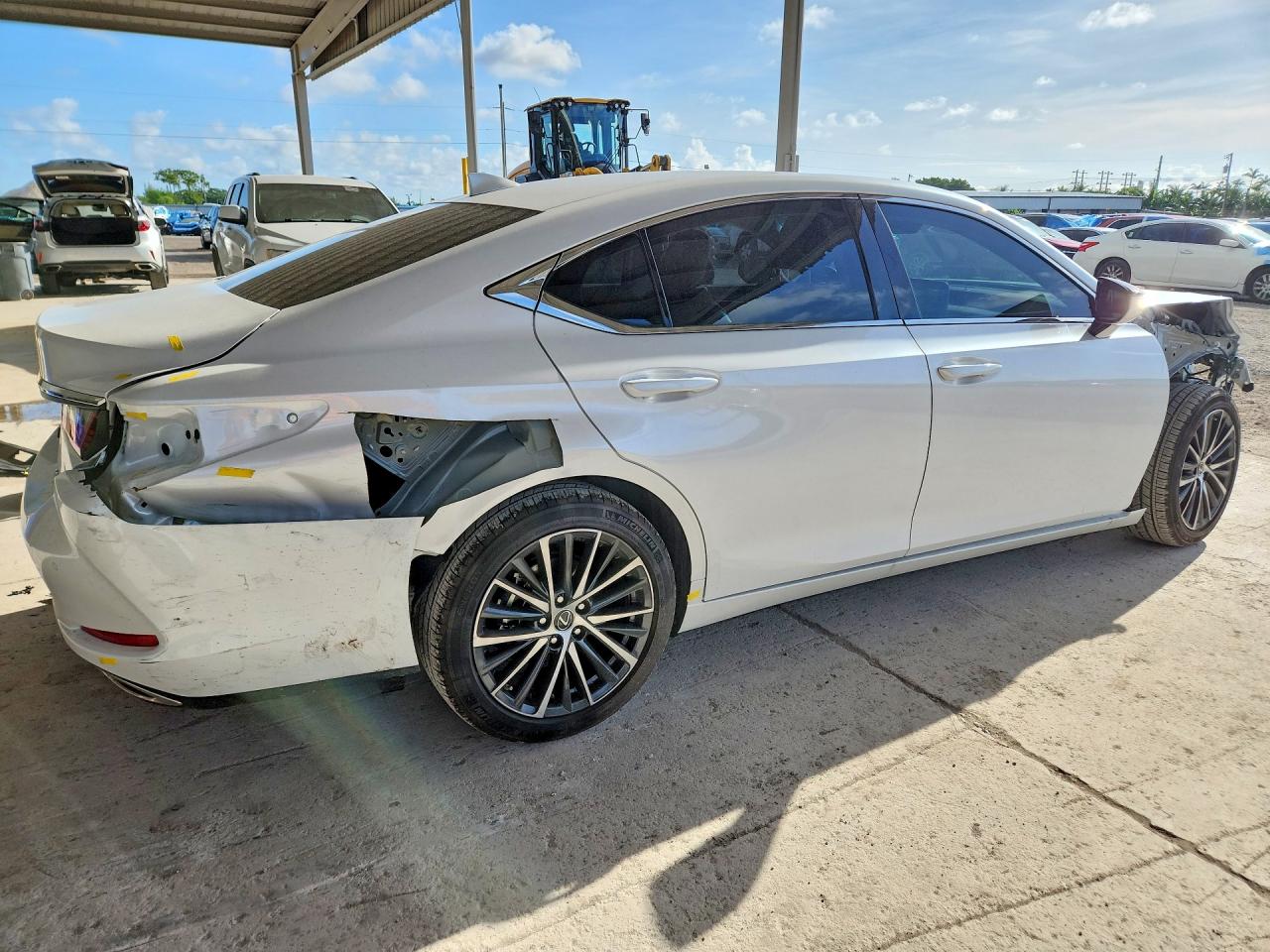2025 LEXUS ES350