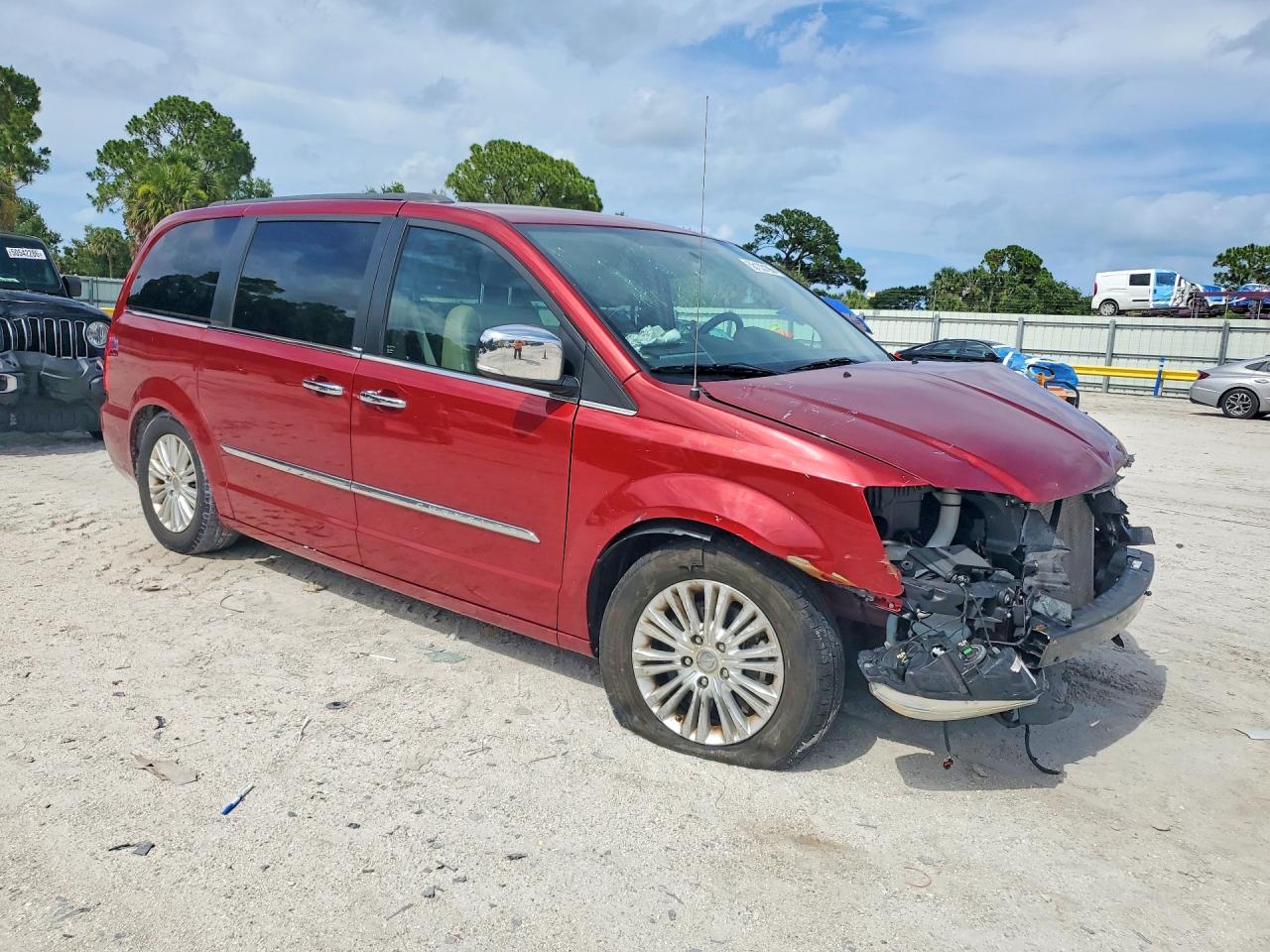 2013 CHRYSLER MINIVAN