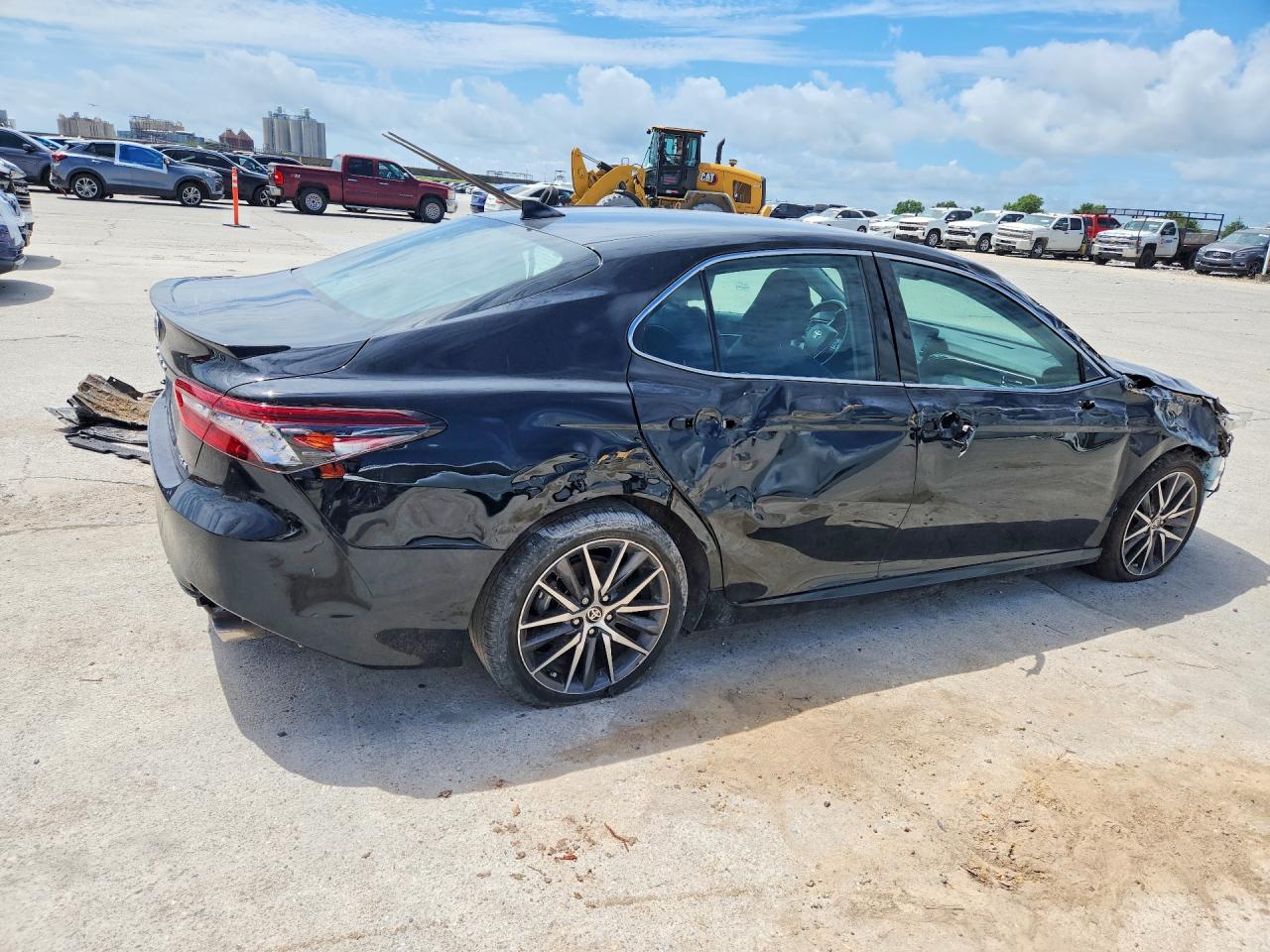 2024 TOYOTA CAMRY