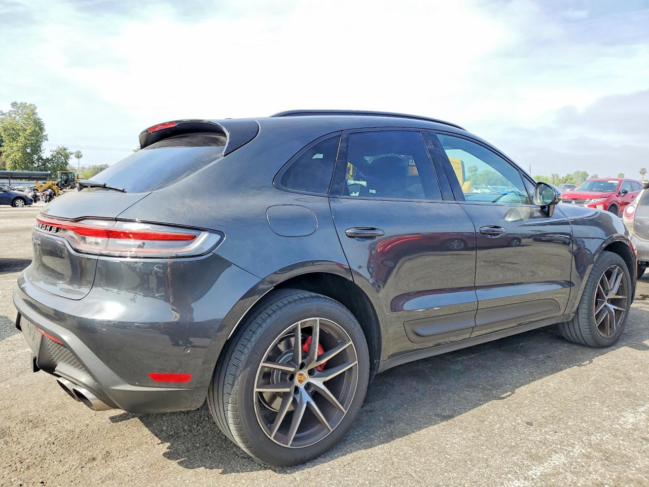 2023 PORSCHE MACAN