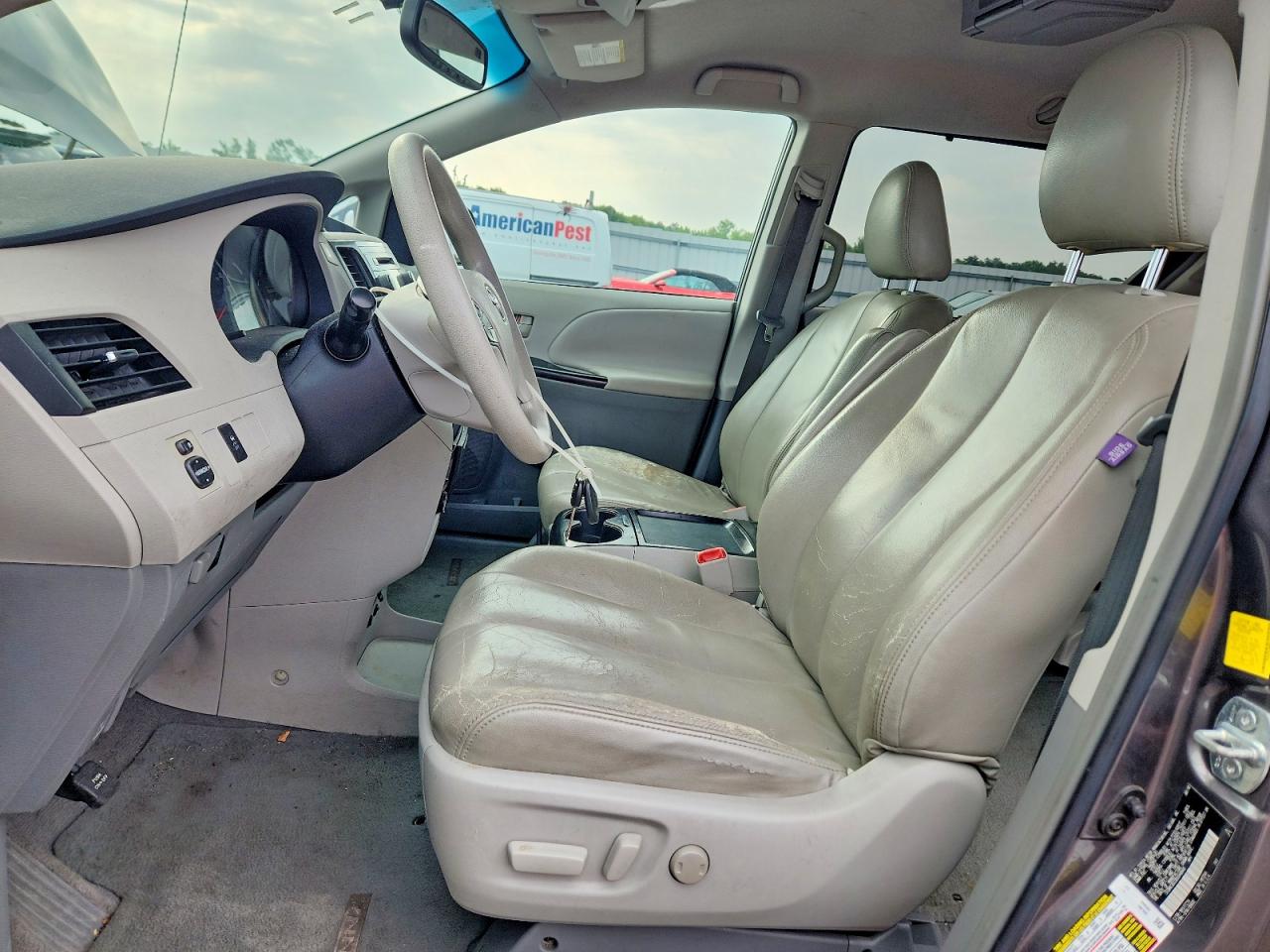 2011 TOYOTA SIENNA