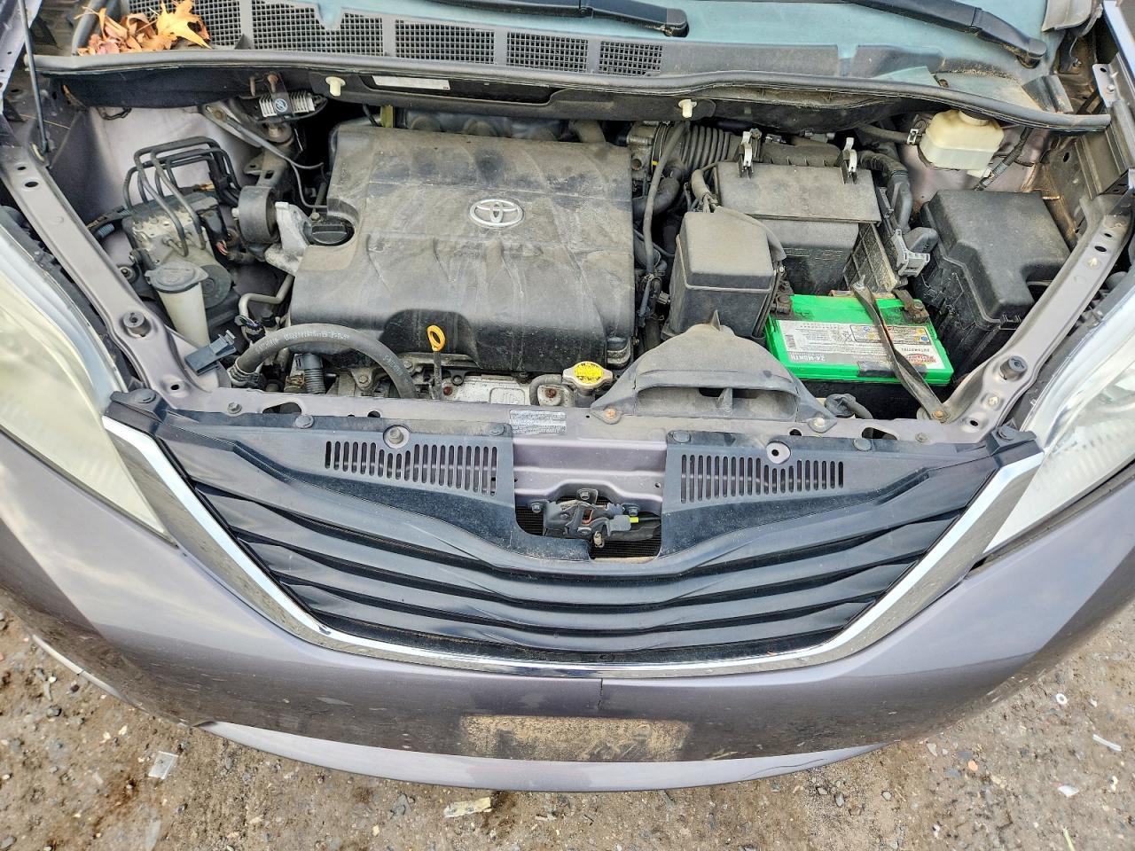 2011 TOYOTA SIENNA