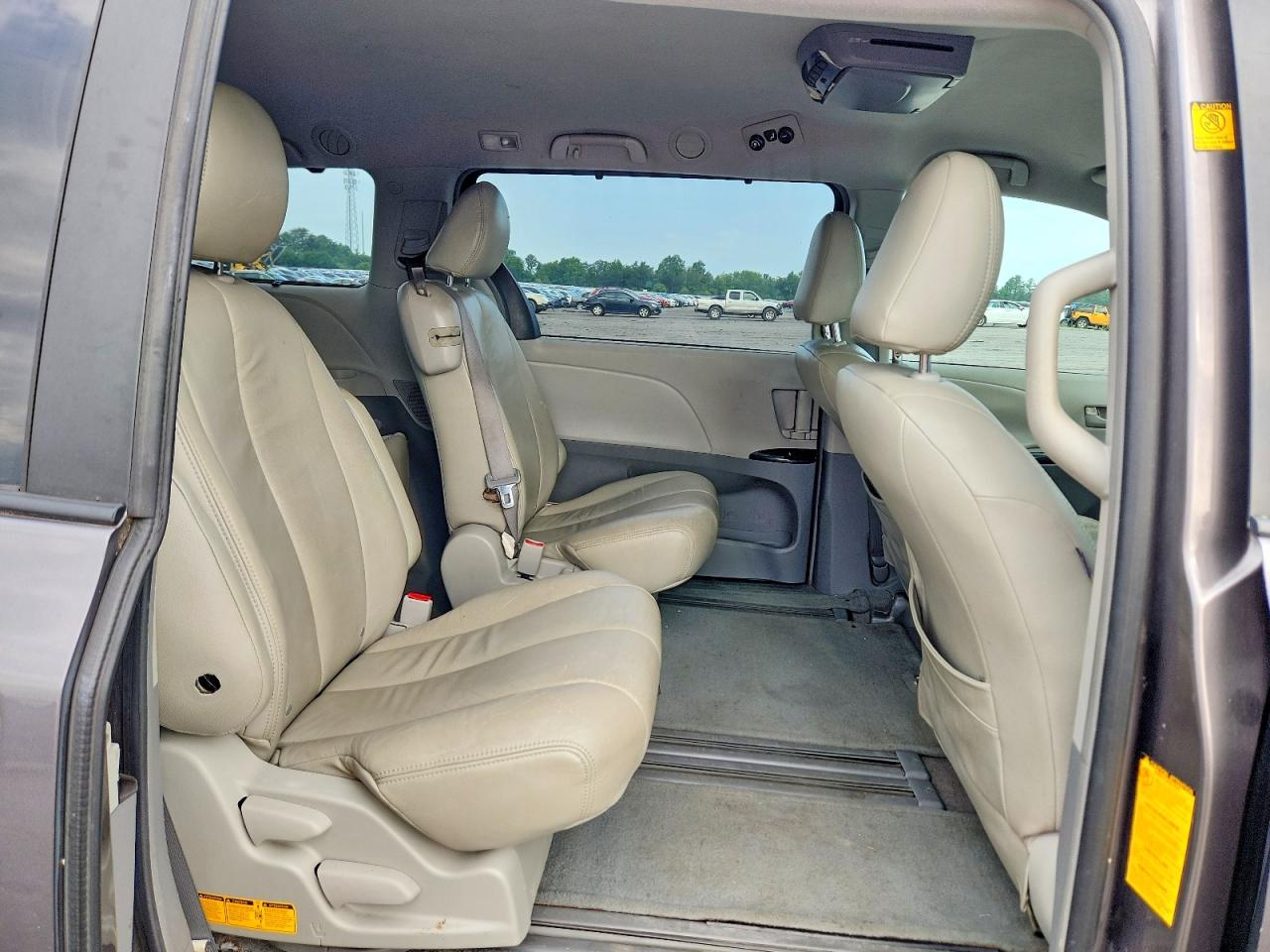 2011 TOYOTA SIENNA