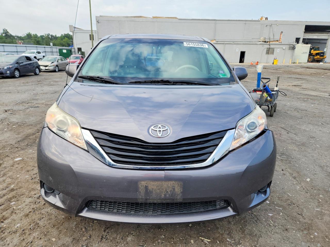 2011 TOYOTA SIENNA