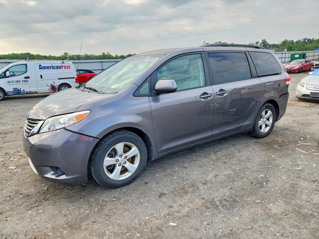 2011 TOYOTA SIENNA