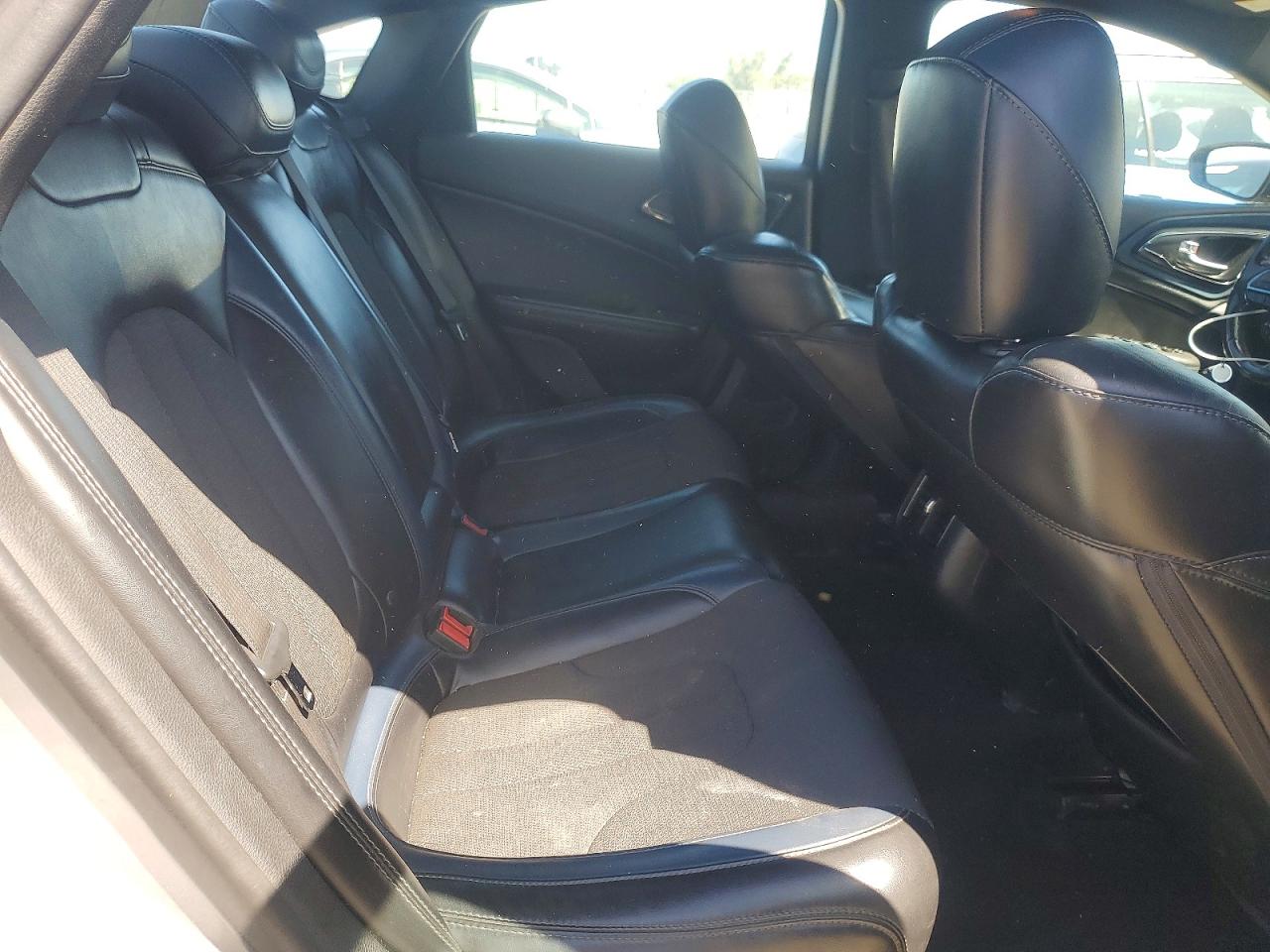 2015 CHRYSLER 200