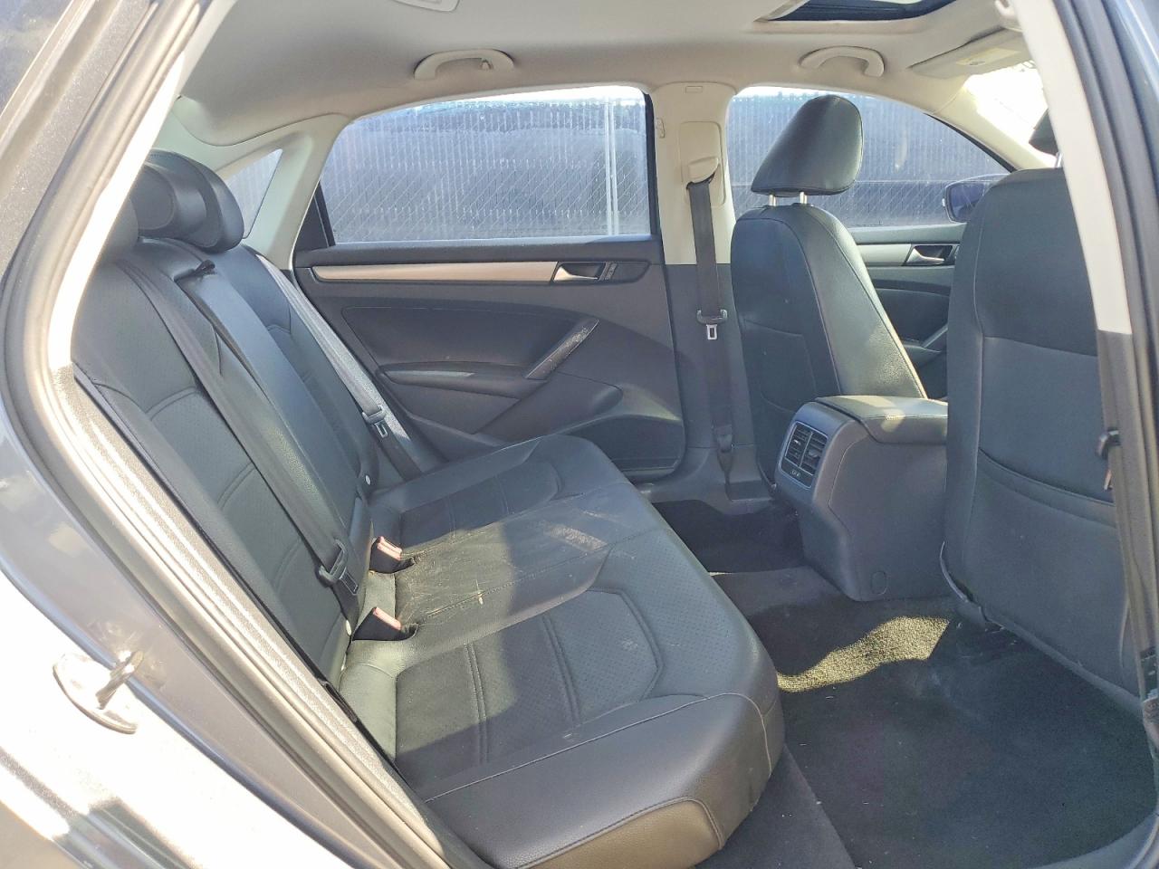 2014 VOLKSWAGEN PASSAT