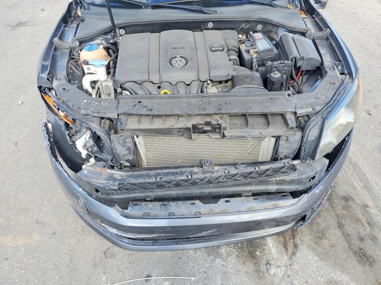 2014 VOLKSWAGEN PASSAT