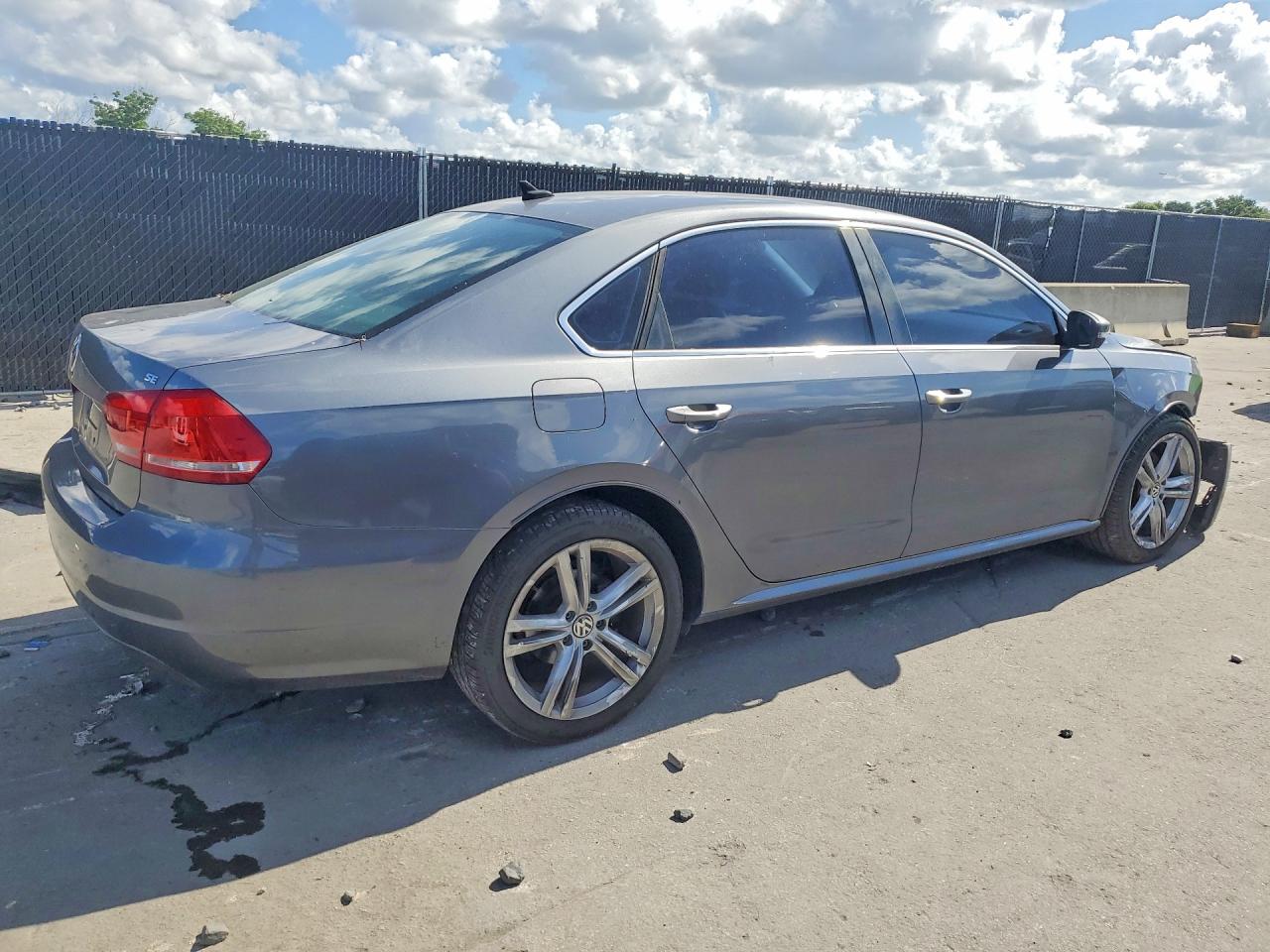 2014 VOLKSWAGEN PASSAT