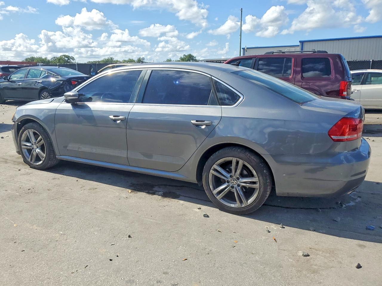 2014 VOLKSWAGEN PASSAT