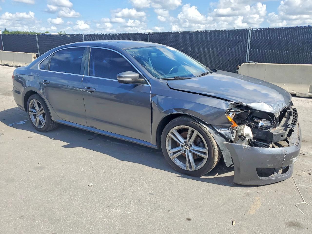 2014 VOLKSWAGEN PASSAT