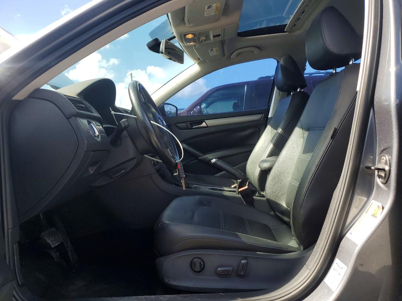 2014 VOLKSWAGEN PASSAT