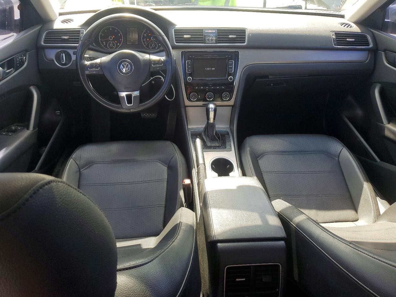2014 VOLKSWAGEN PASSAT