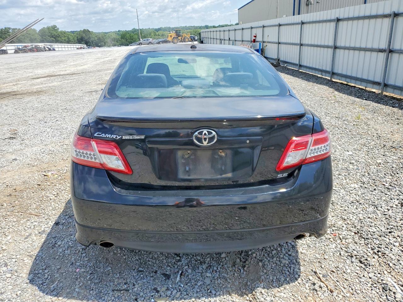 2011 TOYOTA CAMRY