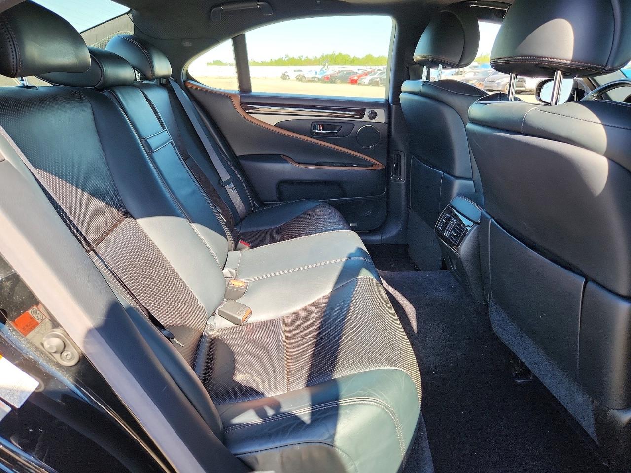 2017 LEXUS LS460