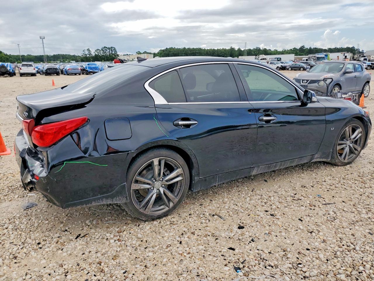 2015 INFINITI Q50